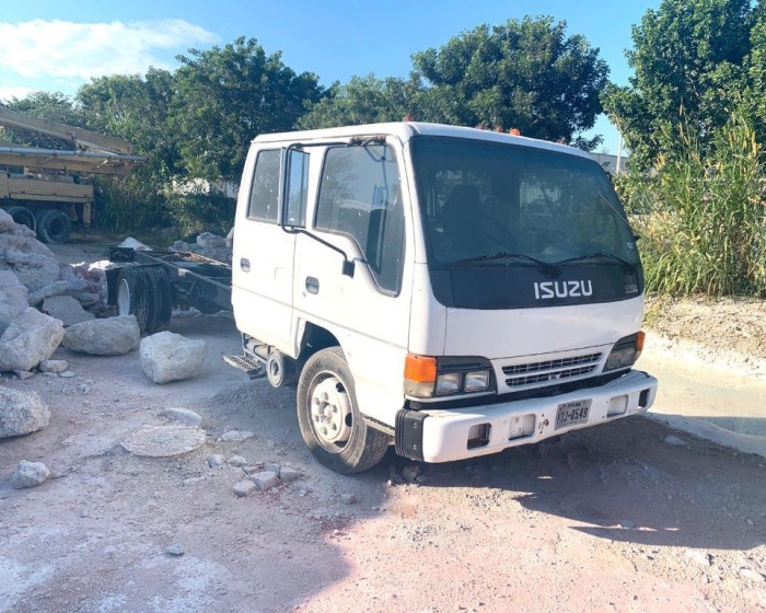 2003 ISUZU CAB-CHASSIS CAB & CHASSIS TRUCK