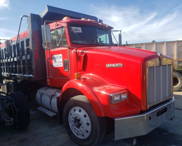 2004 KENWORTH T800 DUMP TRUCK