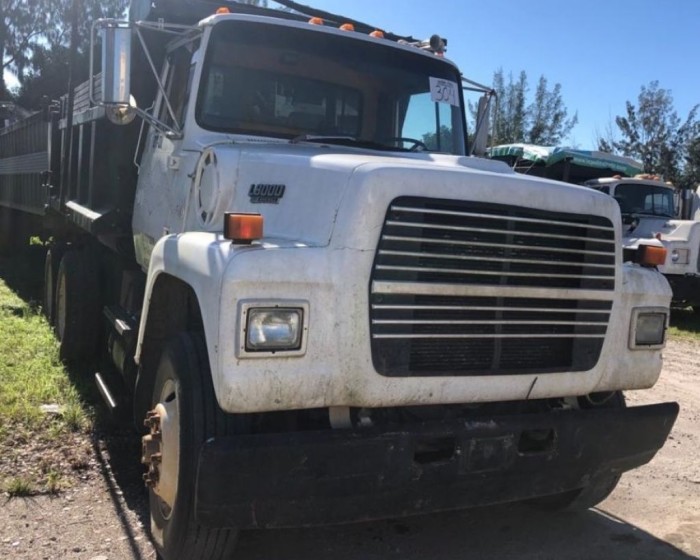 1992 FORD L800 DUMP TRUCK