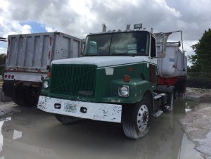 1994 WHITEGMC TRUCK AND ALUMINUM TRAILER
