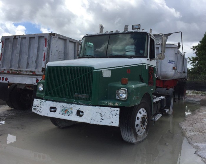 1994 WHITEGMC TRUCK AND ALUMINUM TRAILER