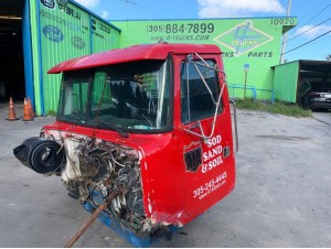 1997 VOLVO VOLVO-GM DAY CAB CABS 