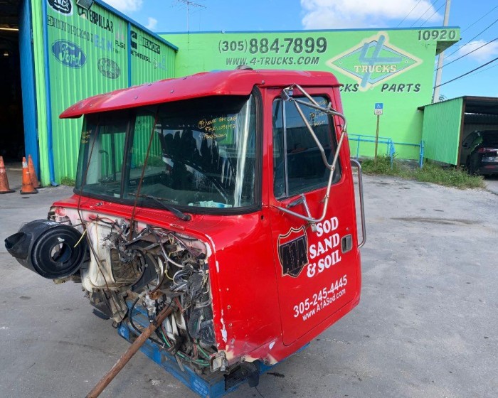 1997 VOLVO VOLVO-GM DAY CAB CABS 