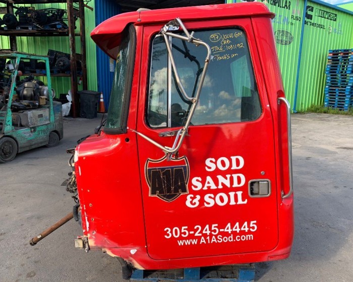 1997 VOLVO VOLVO-GM DAY CAB CABS 