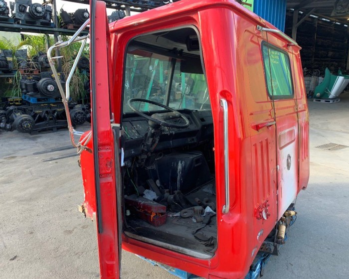 1997 VOLVO VOLVO-GM DAY CAB CABS 