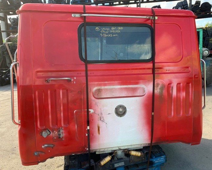 1997 VOLVO VOLVO-GM DAY CAB CABS 