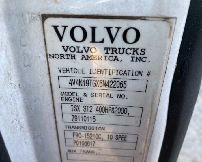2005 VOLVO VNL CABS 