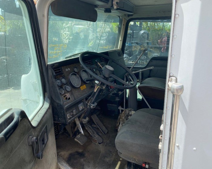 1997 KENWORTH T800 CABS 