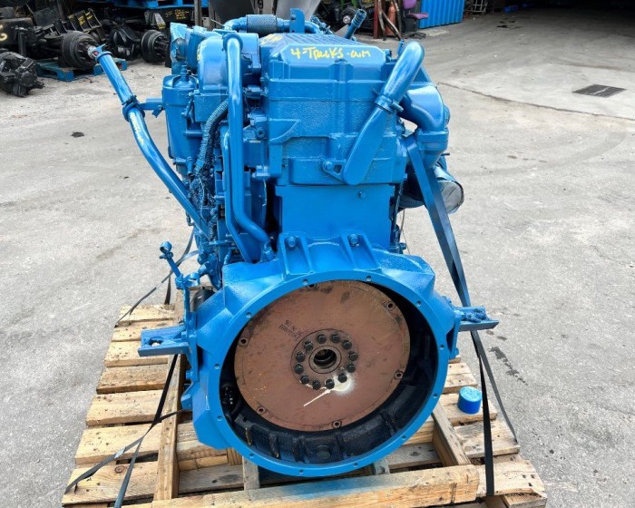 2006 INTERNATIONAL DT466E ENGINE 250HP