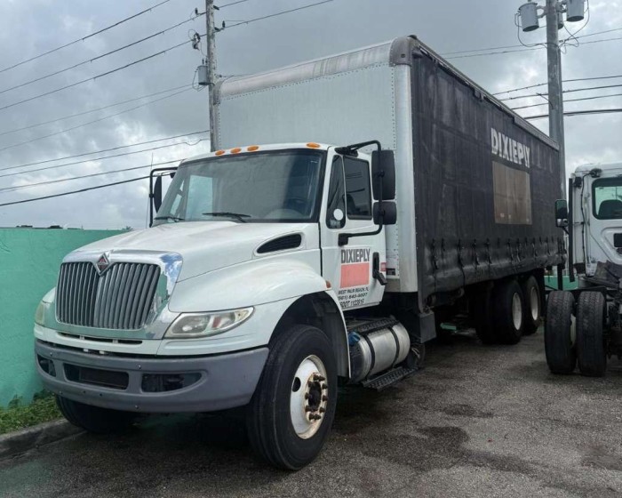 2016 INTERNATIONAL 4400 CURTAIN SIDE BOX TRUCK