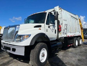 1988 INTERNATIONAL SA515 GARBAGE TRUCK
