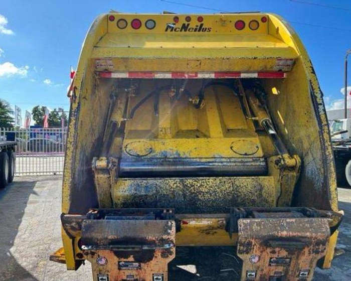 1988 INTERNATIONAL SA515 GARBAGE TRUCK