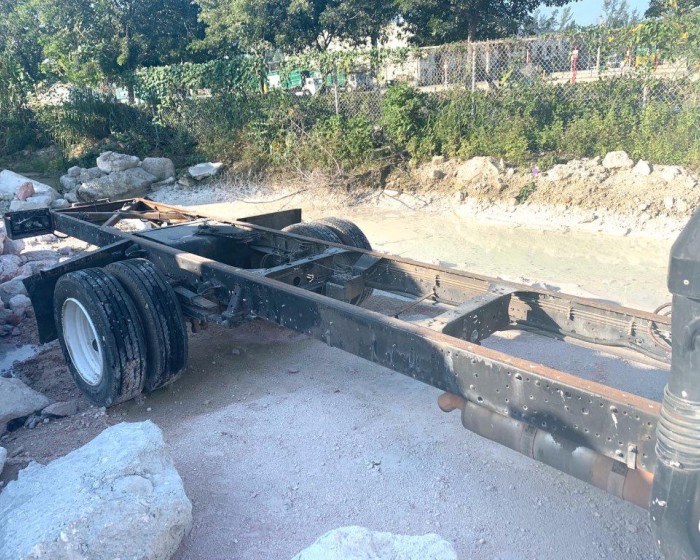 2003 ISUZU CAB-CHASSIS CAB & CHASSIS TRUCK
