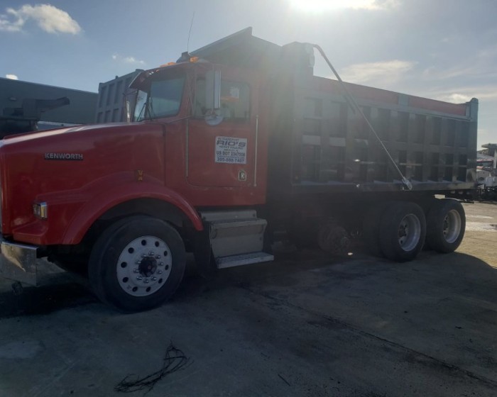 2004 KENWORTH T800 DUMP TRUCK