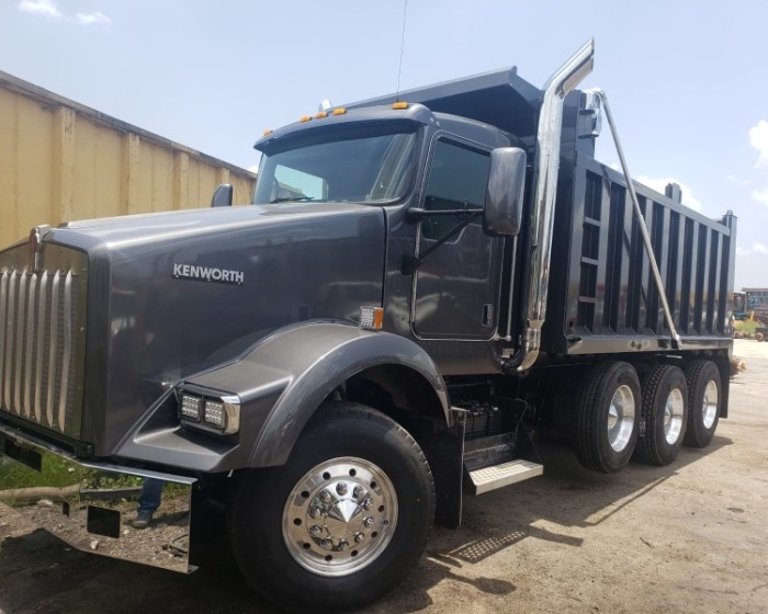 2004 KENWORTH T800 DUMP TRUCK