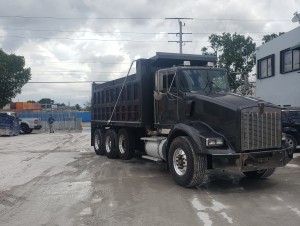 2004 KENWORTH T800 DUMP TRUCK