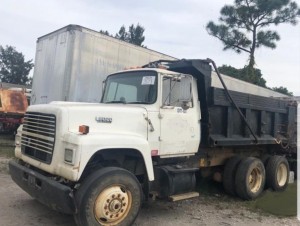 1992 FORD L800 DUMP TRUCK