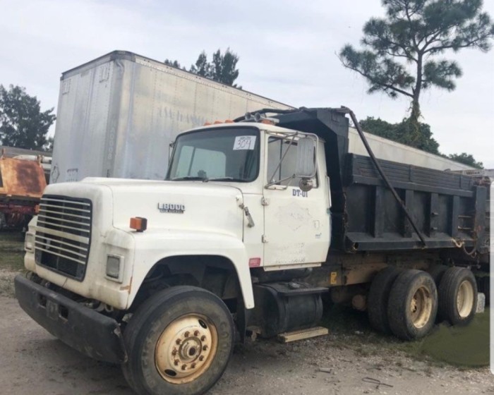 1992 FORD L800 DUMP TRUCK