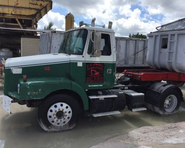1994 WHITEGMC TRUCK AND ALUMINUM TRAILER