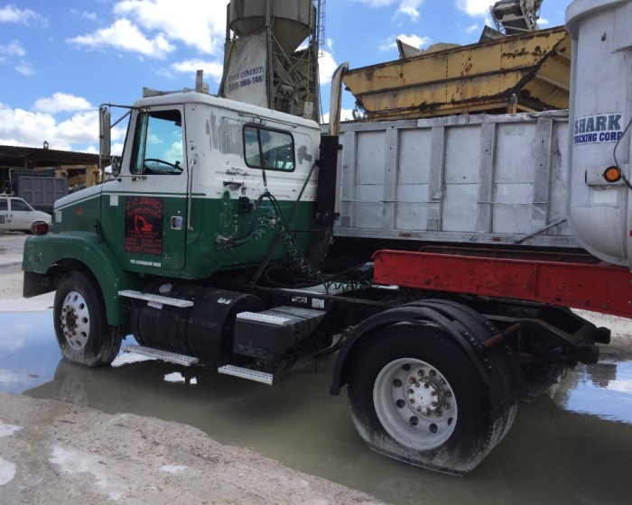1994 WHITEGMC TRUCK AND ALUMINUM TRAILER