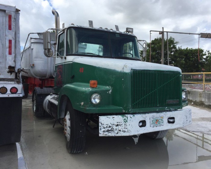 1994 WHITEGMC TRUCK AND ALUMINUM TRAILER