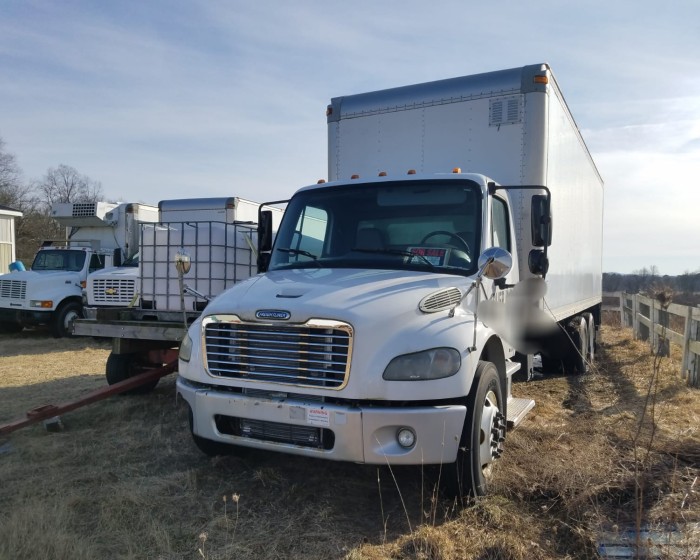 2005 FREIGHTLINER DRY BOX TRUCK