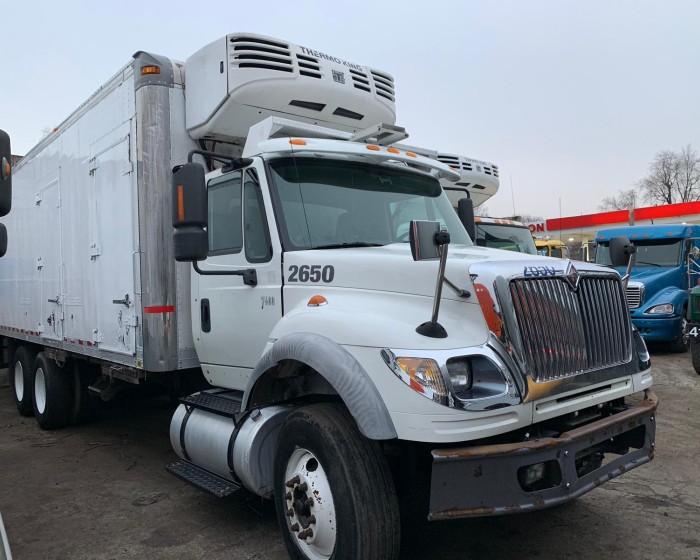 2006 INTERNATIONAL 7600 REEFER BOX TRUCK