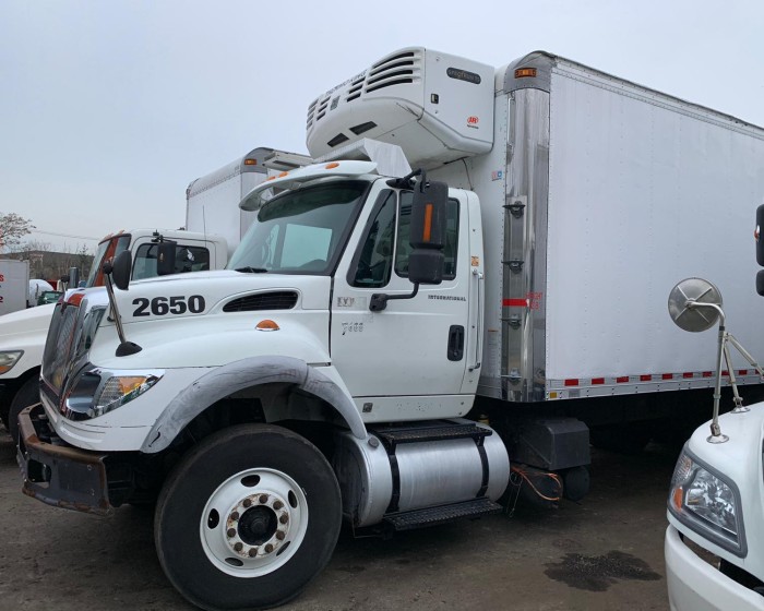 2006 INTERNATIONAL 7600 REEFER BOX TRUCK
