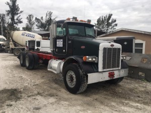 2001 PETERBILT 357