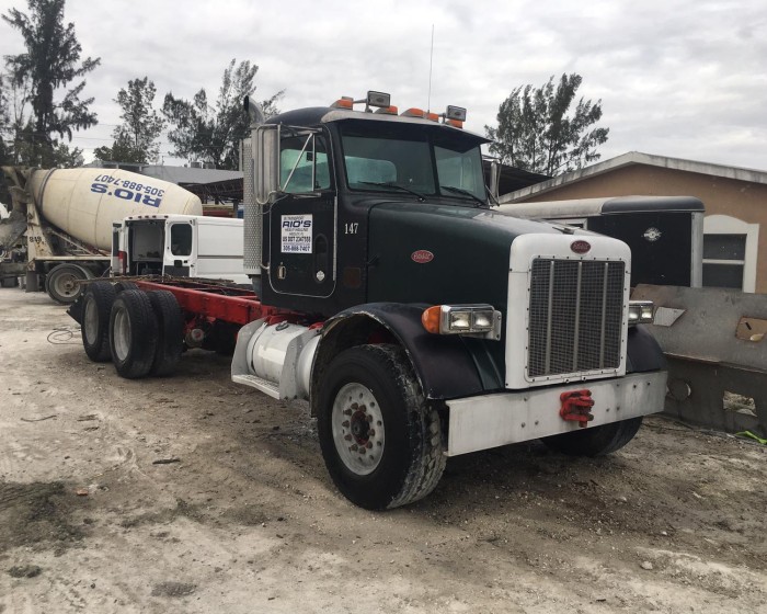 2001 PETERBILT 357