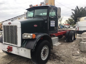 2001 PETERBILT 357