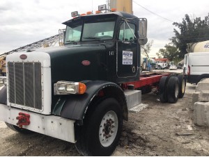 2001 PETERBILT 357