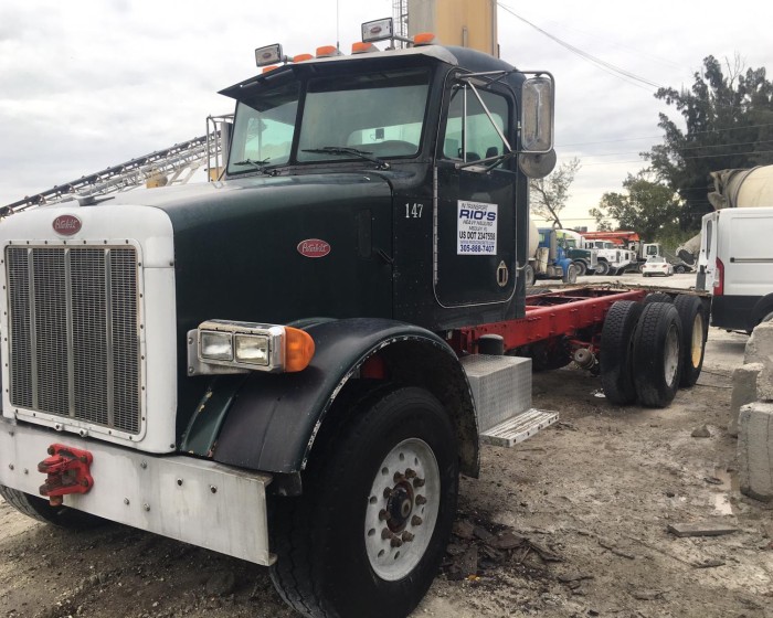 2001 PETERBILT 357