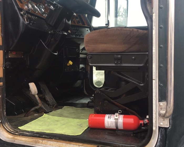2001 PETERBILT 357