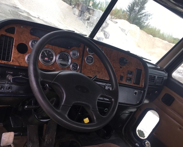 2001 PETERBILT 357