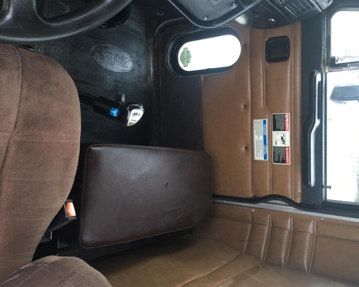 2001 PETERBILT 357