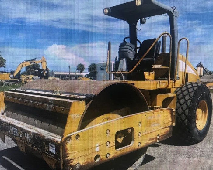 2004 CATERPILLAR CS-533E COMPACTOR