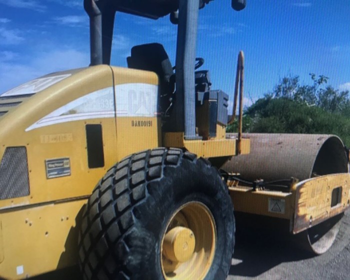 2004 CATERPILLAR CS-533E COMPACTOR