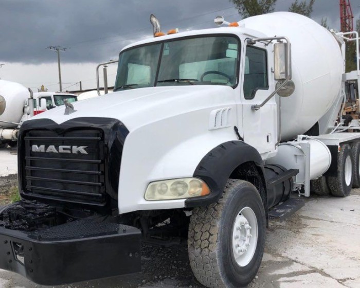 2007 MACK GRANITE CONCRETE MIXER TRUCK