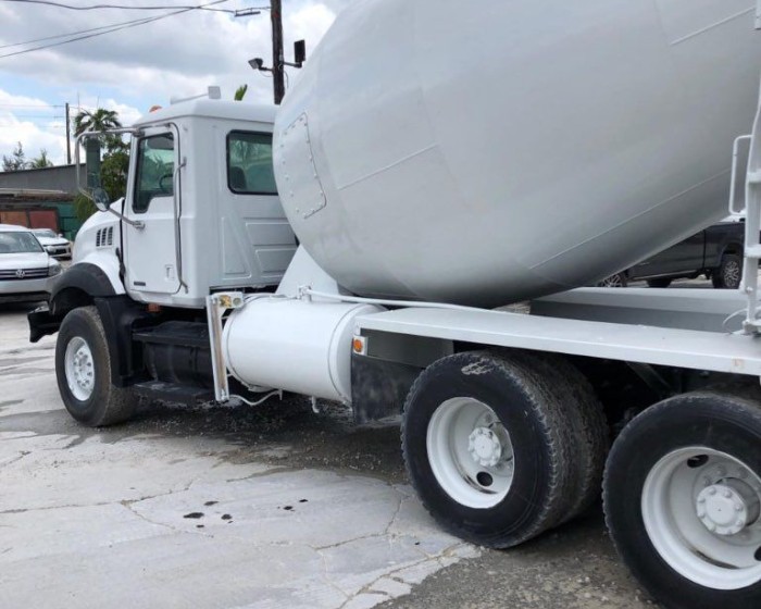 2007 MACK GRANITE CONCRETE MIXER TRUCK