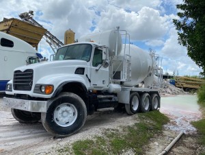 2005 MACK GRANITE CONCRETE MIXER TRUCK
