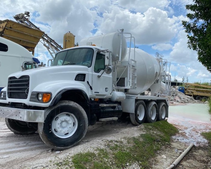 2005 MACK GRANITE CONCRETE MIXER TRUCK
