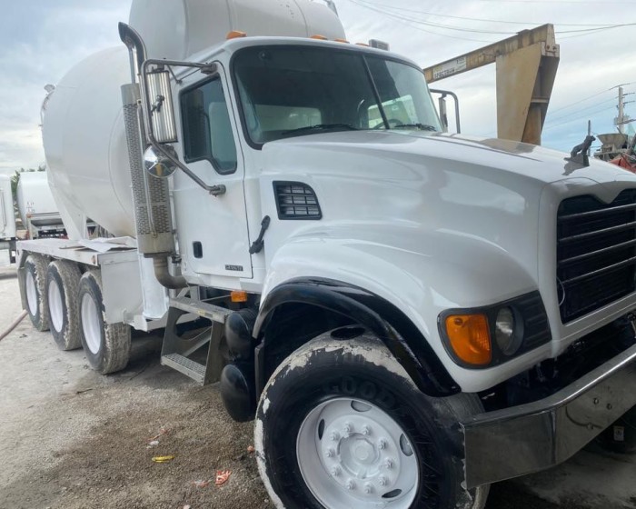 2005 MACK GRANITE CONCRETE MIXER TRUCK