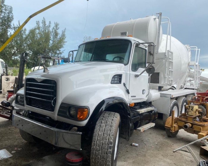 2005 MACK GRANITE CONCRETE MIXER TRUCK