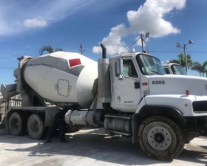 2002 INTERNATIONAL  CONCRETE MIXER TRUCK (3 UNITS @ PRICE)