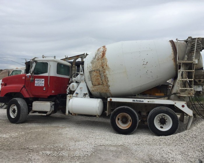 2005 INTERNATIONAL PAYSTAR CONCRETE MIXER TRUCK