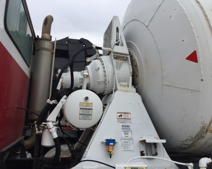 2005 INTERNATIONAL PAYSTAR CONCRETE MIXER TRUCK
