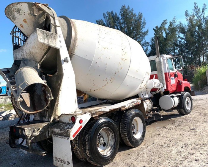 2005 INTERNATIONAL PAYSTAR CONCRETE MIXER TRUCK