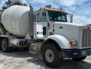 2010 PETERBILT 365 CONCRETE MIXER TRUCK