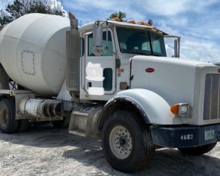 2010 PETERBILT 365 CONCRETE MIXER TRUCK